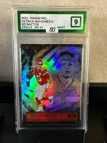 2021 Panini NFL Patrick Mahomes II Refractor – Mint 9