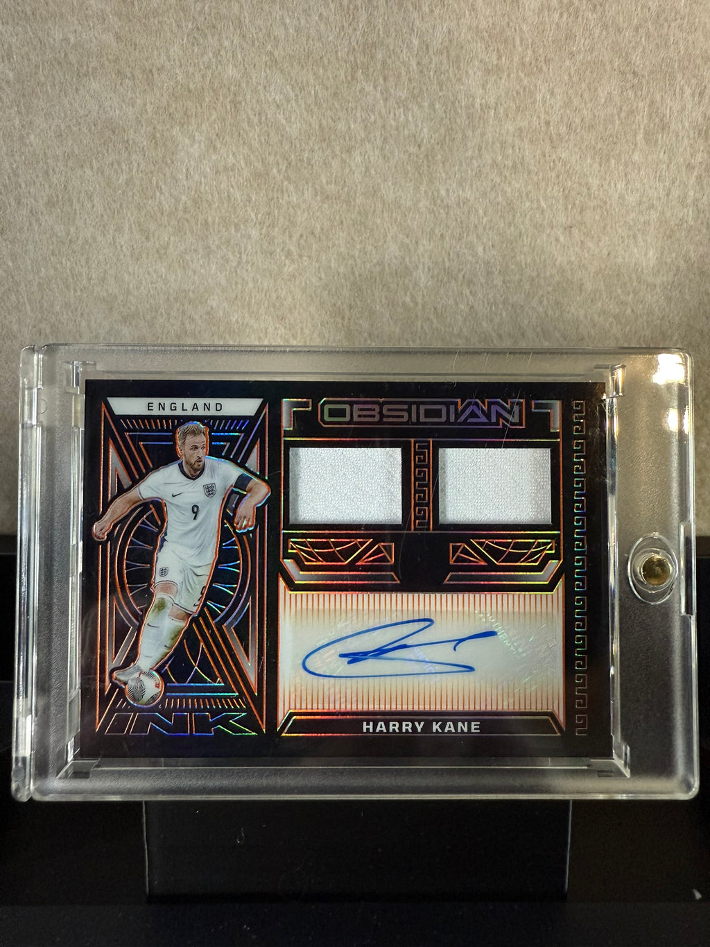 Harry Kane Obsidian Ink Autograph Dual Patch – England – Panini Obsidian