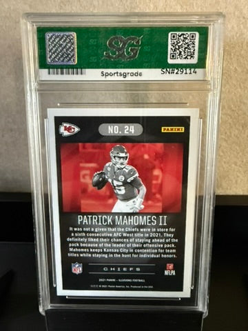 2021 Panini NFL Patrick Mahomes II Refractor – Mint 9