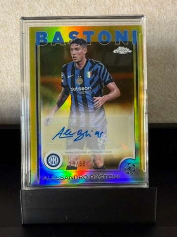 Alessandro Bastoni – 2023 Topps Chrome UEFA – Gold Auto /50 – Inter Milan