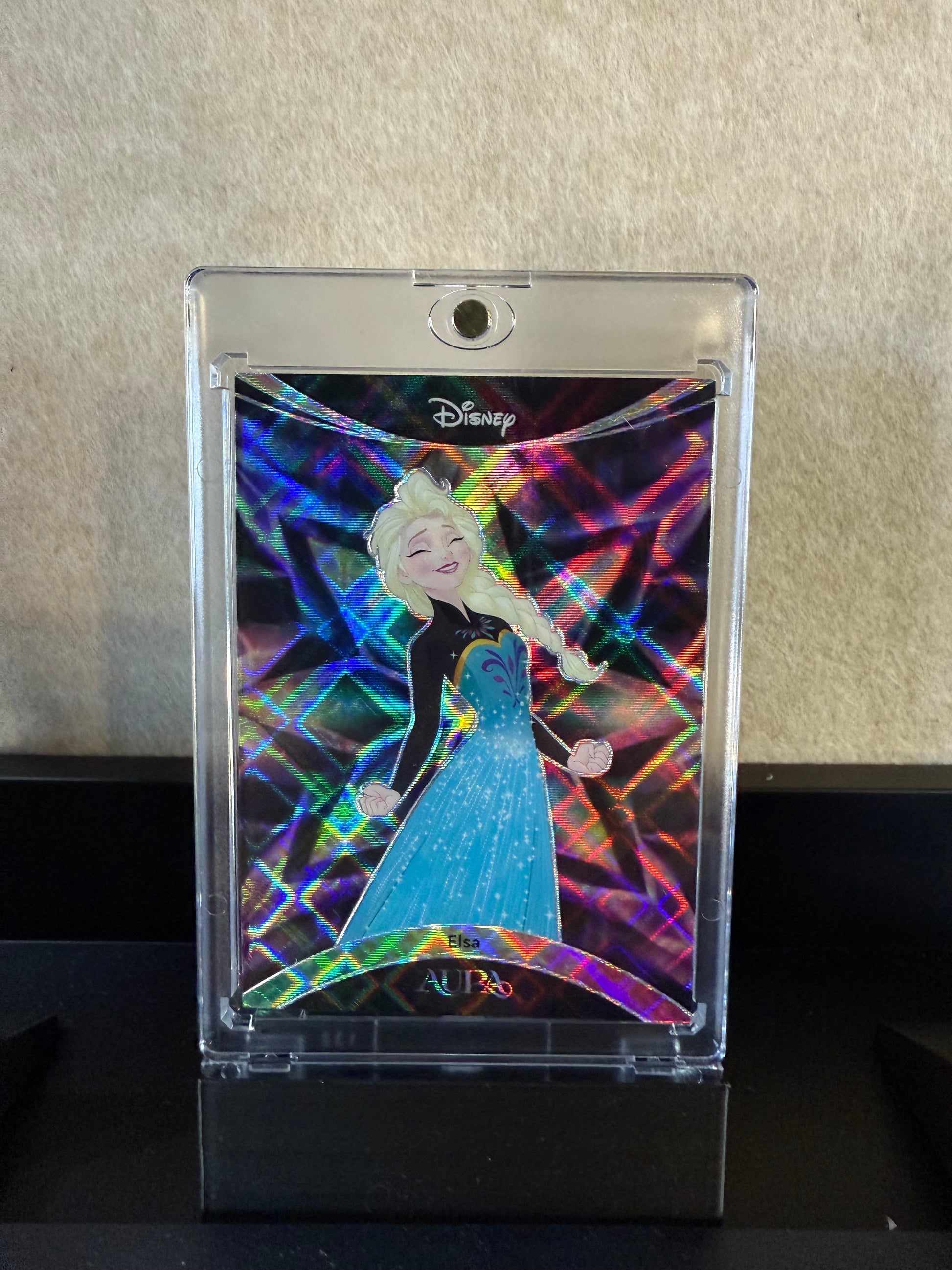 Disney Aura Series Collectible Card – Elsa (Frozen, Holographic)